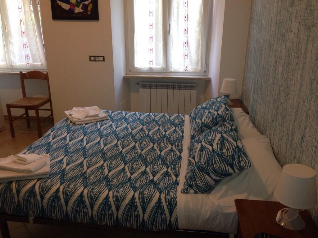B & B Leonard Acqui Рим Номер фото