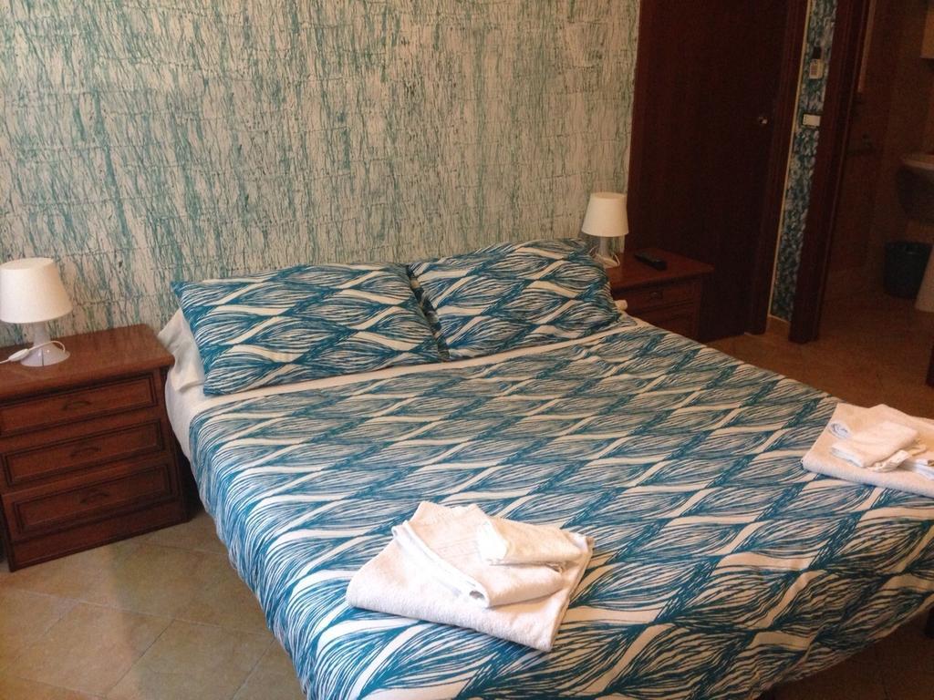 B & B Leonard Acqui Рим Номер фото